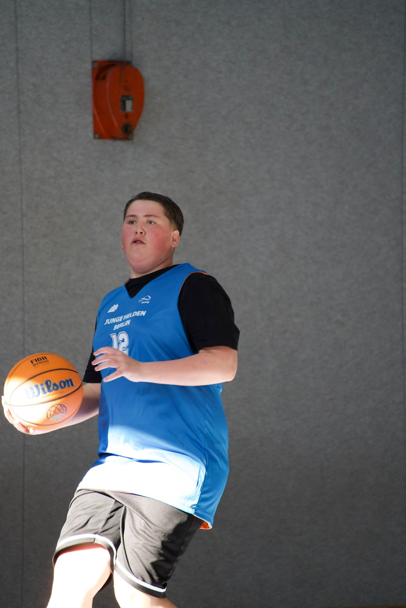 Micky in der Wurfvorbereitung.